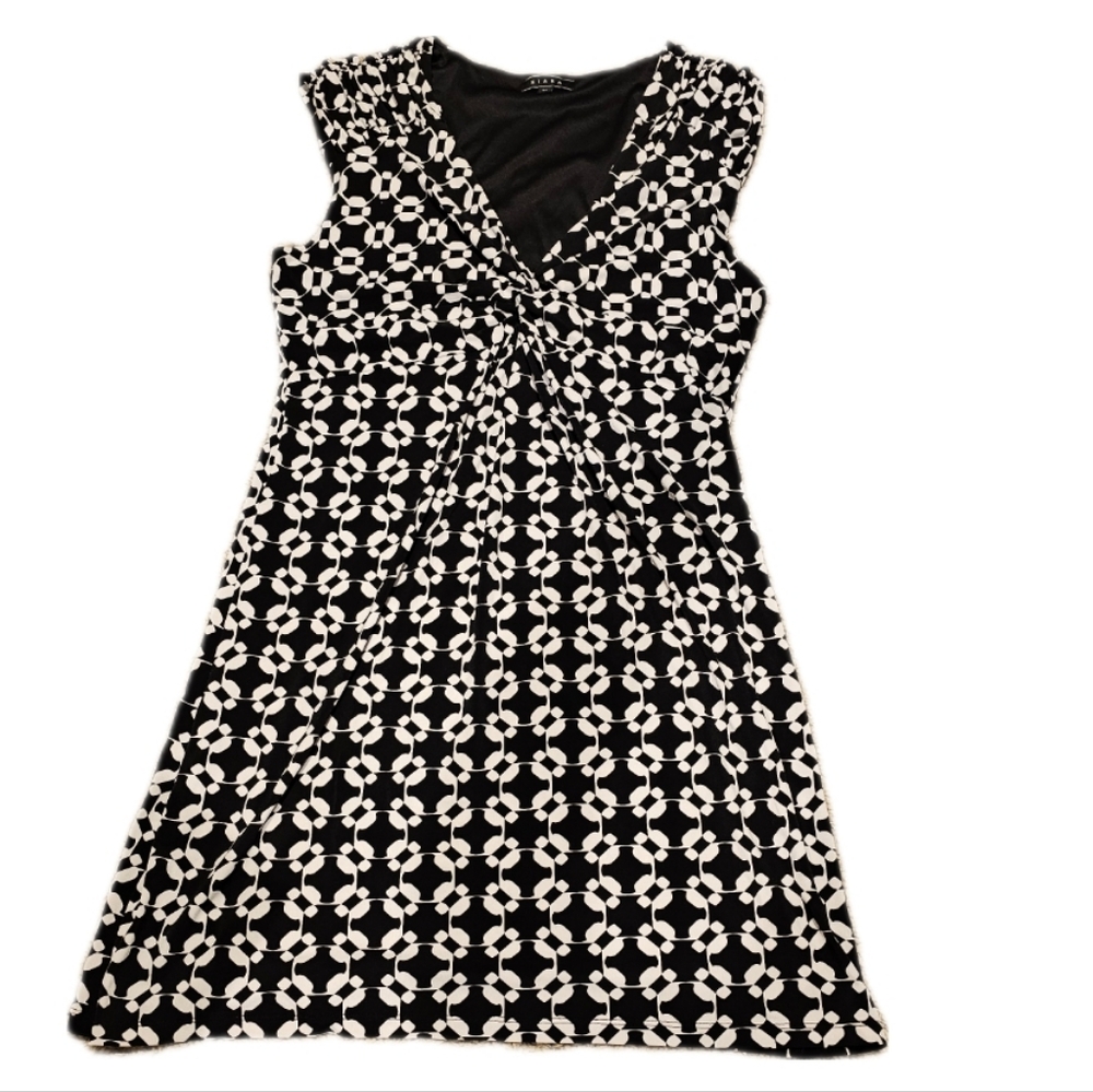 Black and White Sleeveless Dress Medium